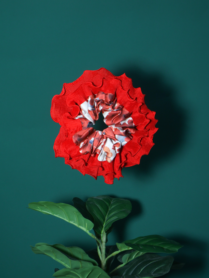 Hua Scrunchie in Red